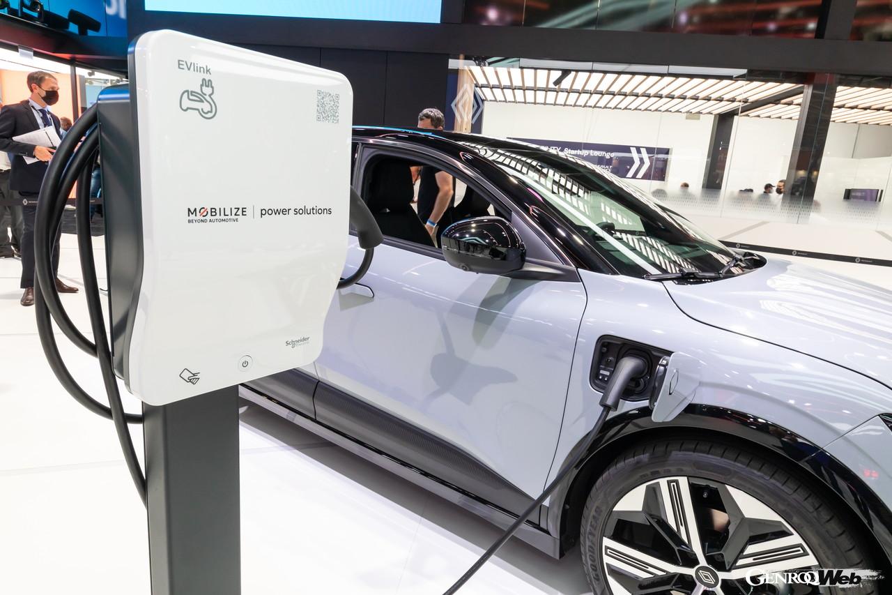 ルノー メガーヌ E-TECH エレクトリックの給電シーン