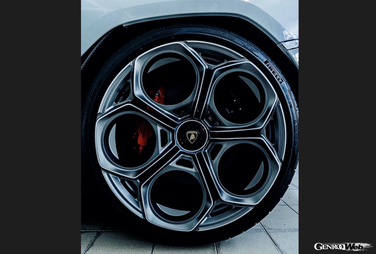 ピレリとカウンタックが50周年、新型カウンタック LPI 800-4専用の「P ZERO CORSA」も開発