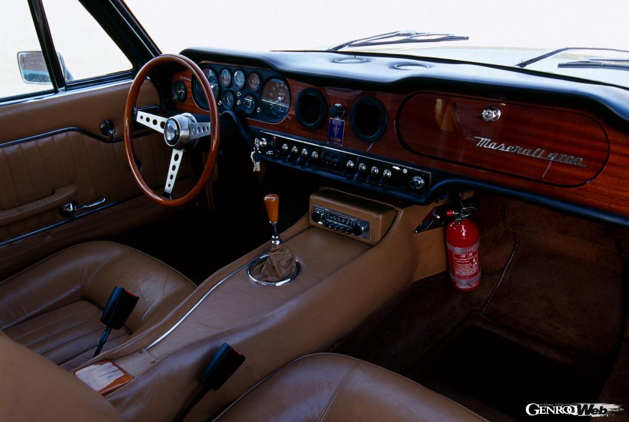 デビュー55周年を迎えた「マセラティ メキシコ」、ヴィニャーレが手掛けた美しい2+2クーペ