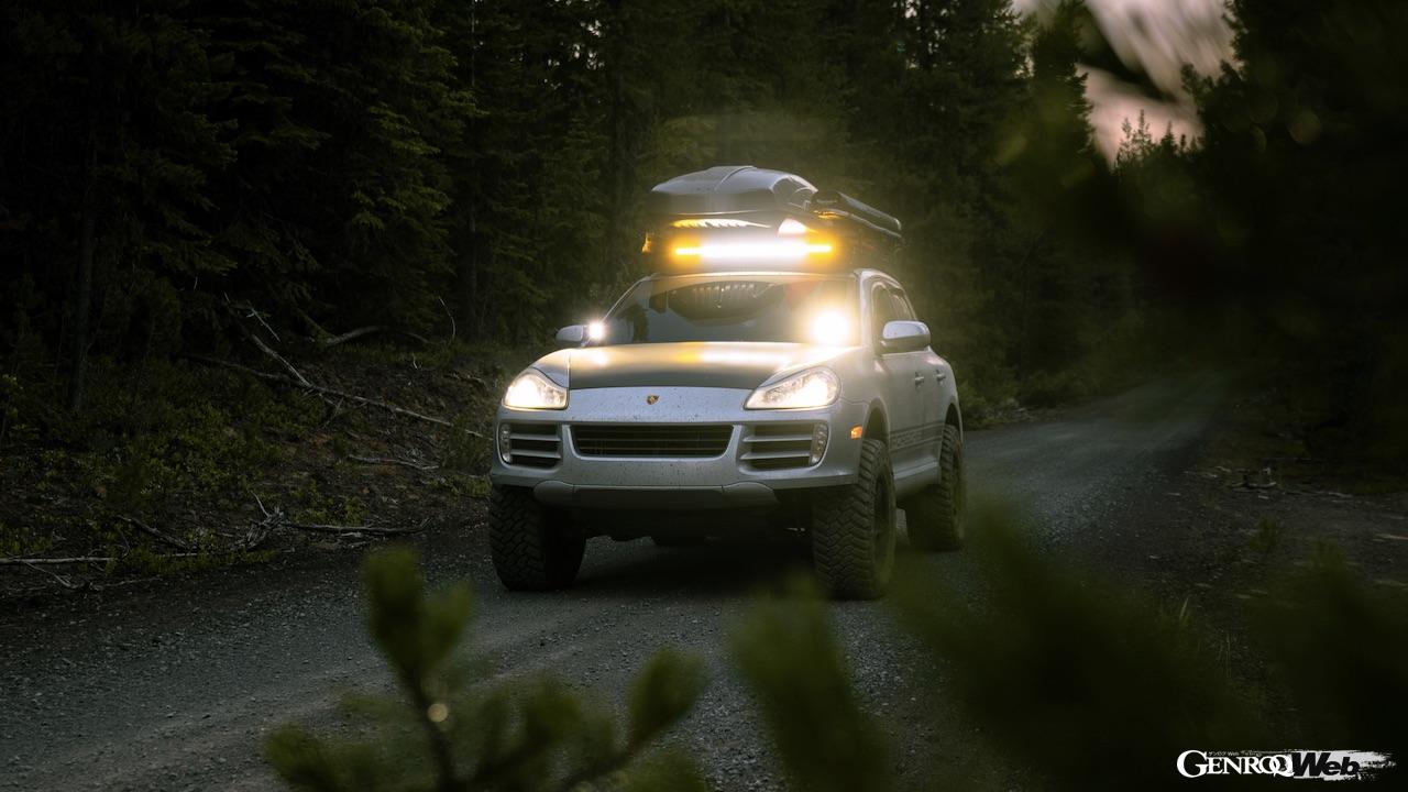 「人生は短い」、ポルシェ カイエンを住処に、世界を楽しむ旅へと出かけた退役空母乗り