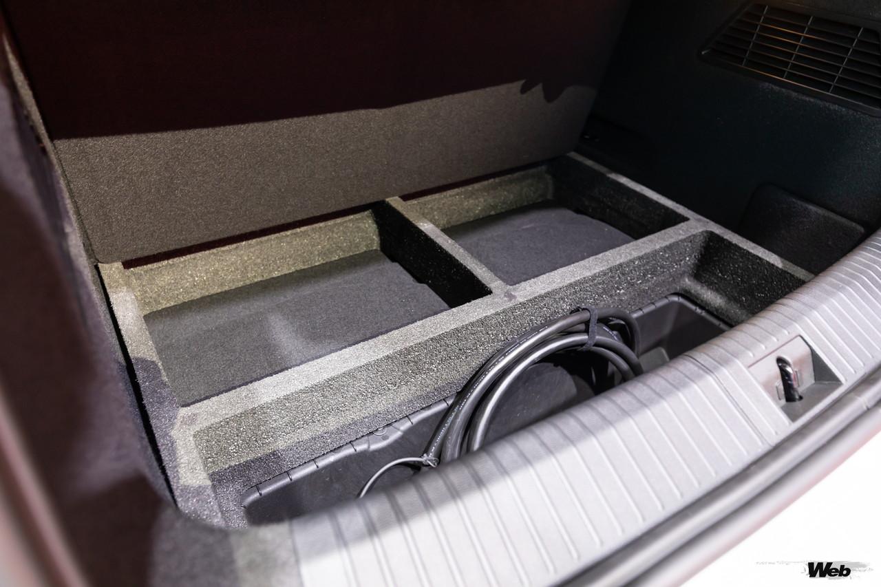 ルノー メガーヌ E-TECH エレクトリックのラゲッジ