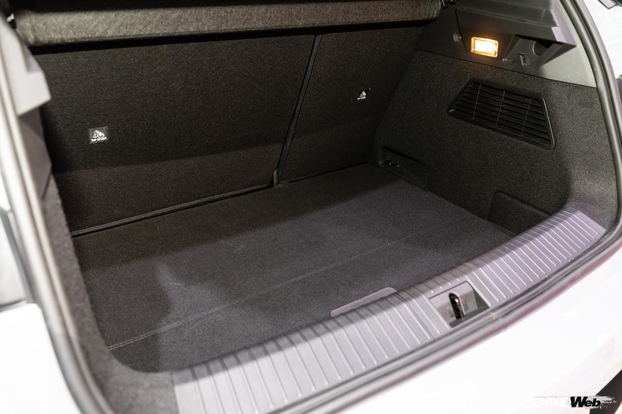 ルノー メガーヌ E-TECH エレクトリックのラゲッジ