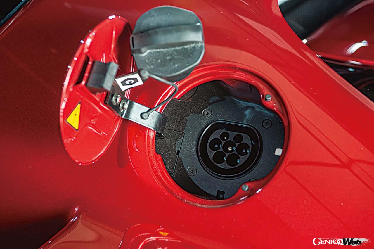 フェラーリ 296 GTBの給電口