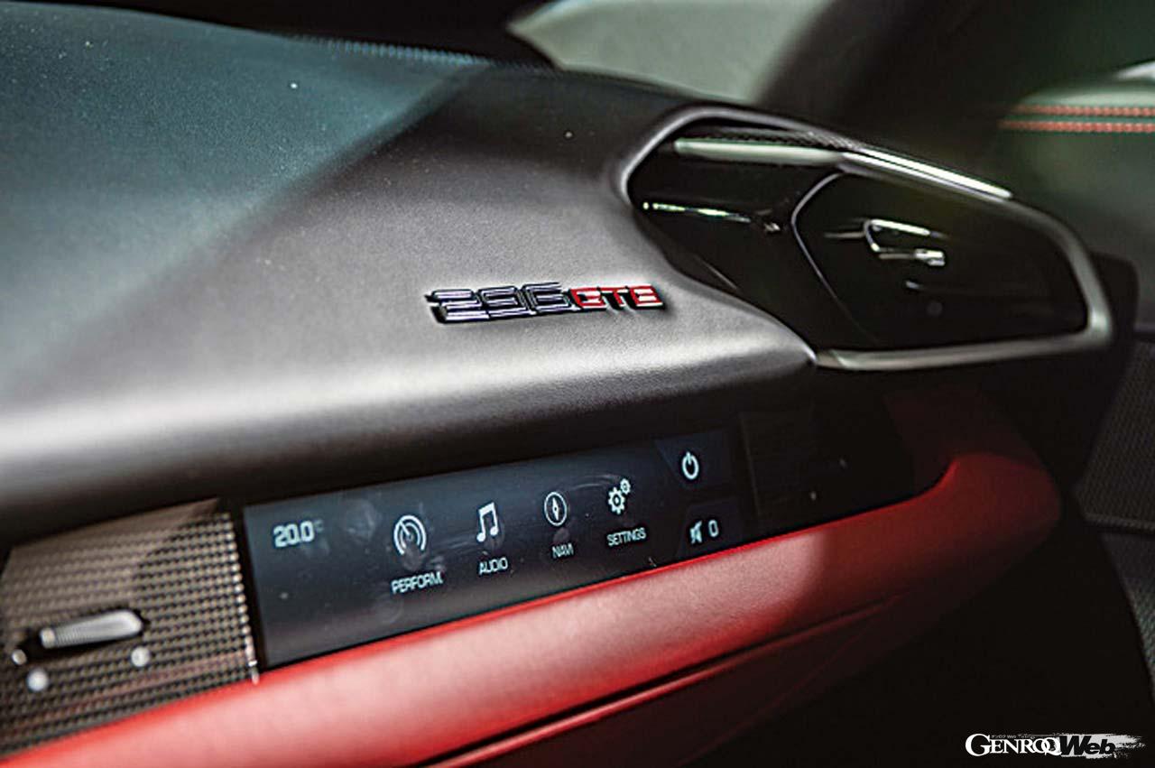 フェラーリ 296 GTBのパッセンジャーディスプレイ