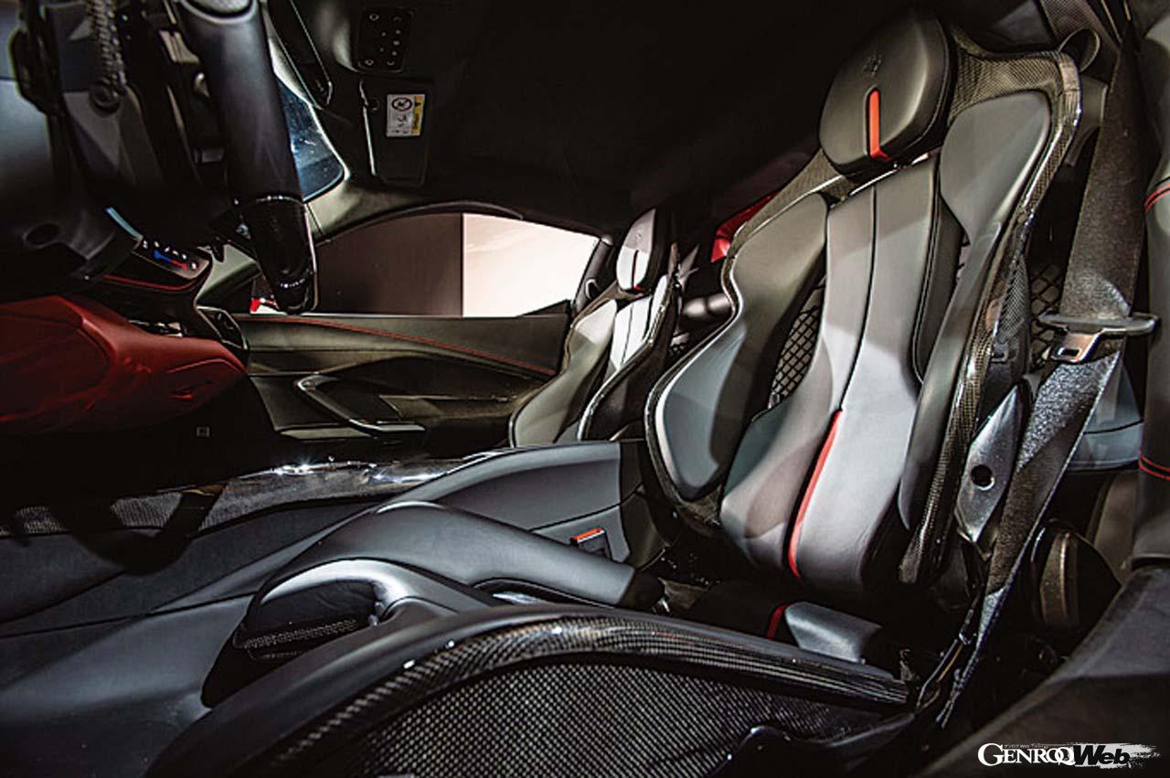 フェラーリ 296 GTBのシート