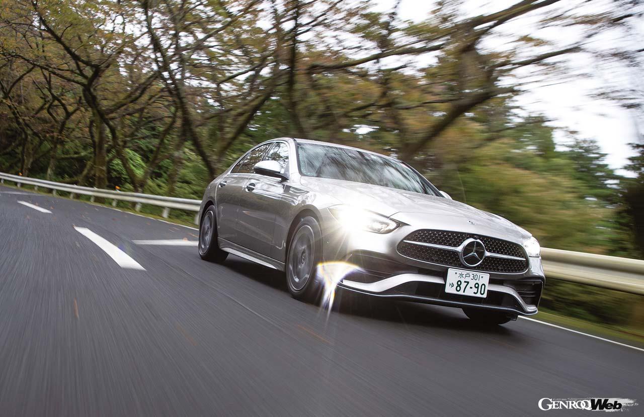 メルセデス・ベンツ C 200 アヴァンギャルドの走行シーン