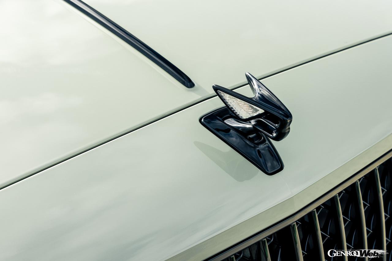 ベントレーのヘリテージカラーの一例。セージグリーン。フロントノーズ