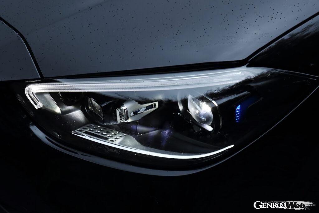 新型メルセデス・ベンツ C200のヘッドランプ