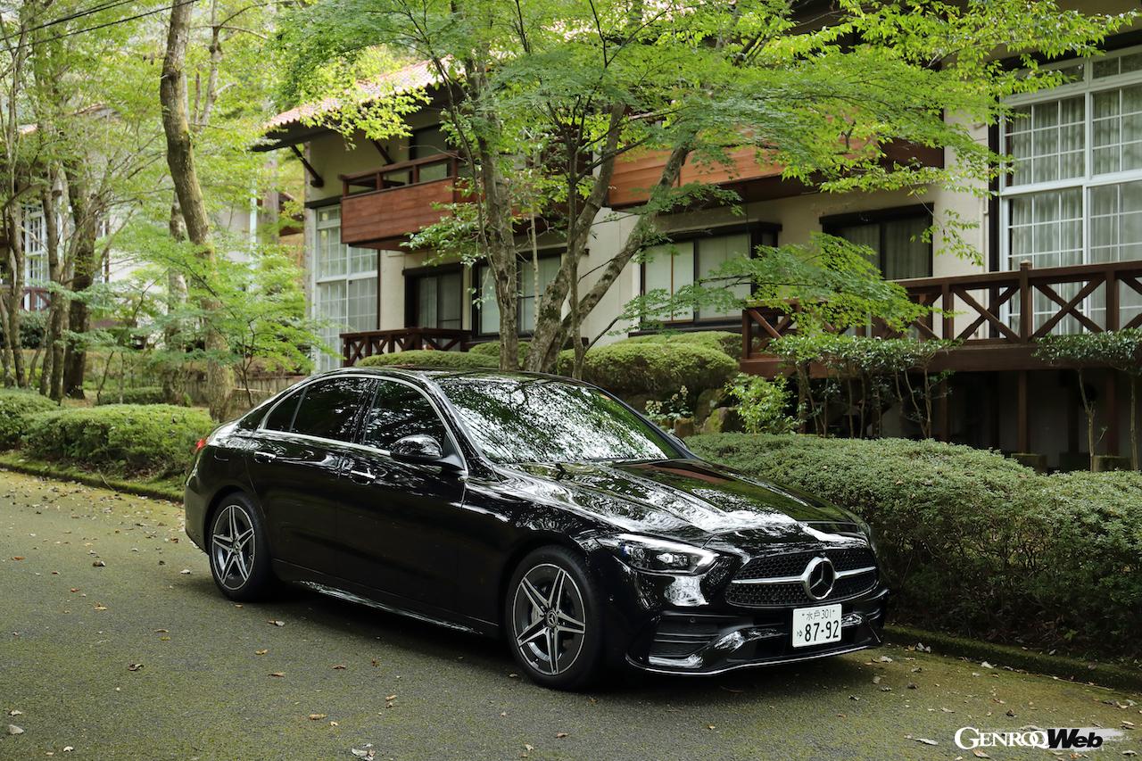 新型メルセデス・ベンツ C 200のフロントビュー