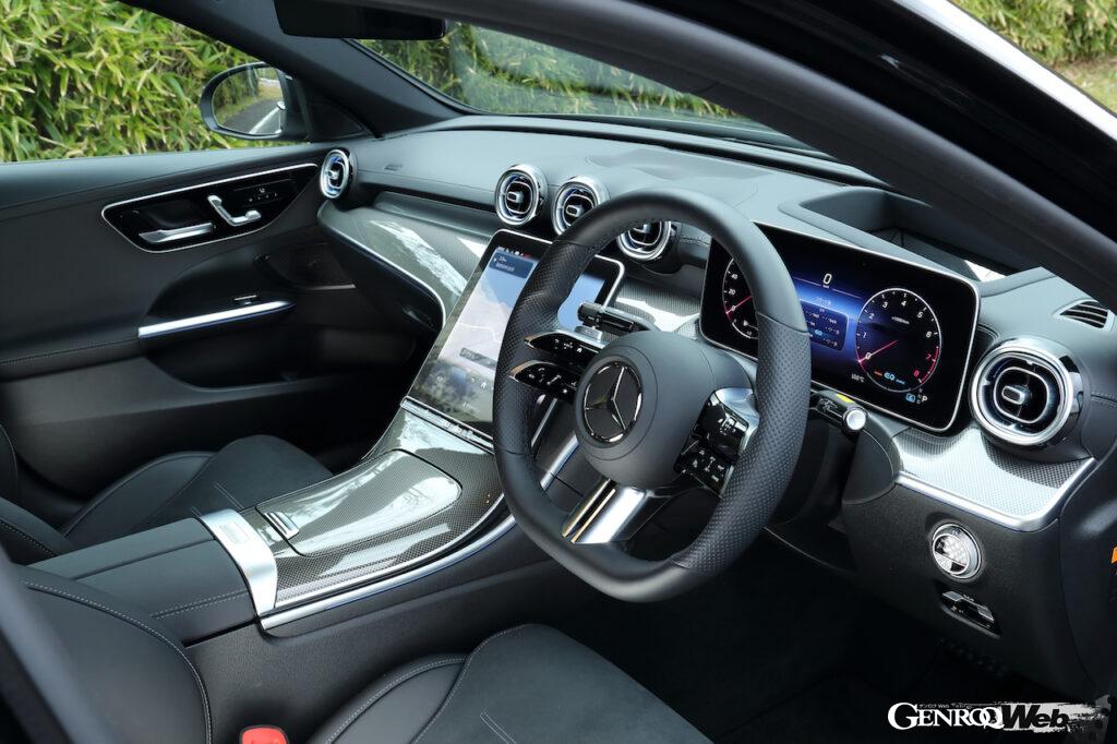 新型メルセデス・ベンツ C200のコクピット