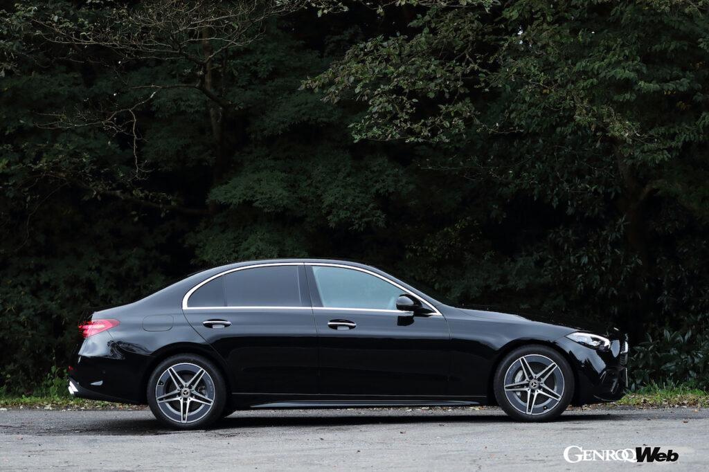 新型メルセデス・ベンツ C200のサイドビュー