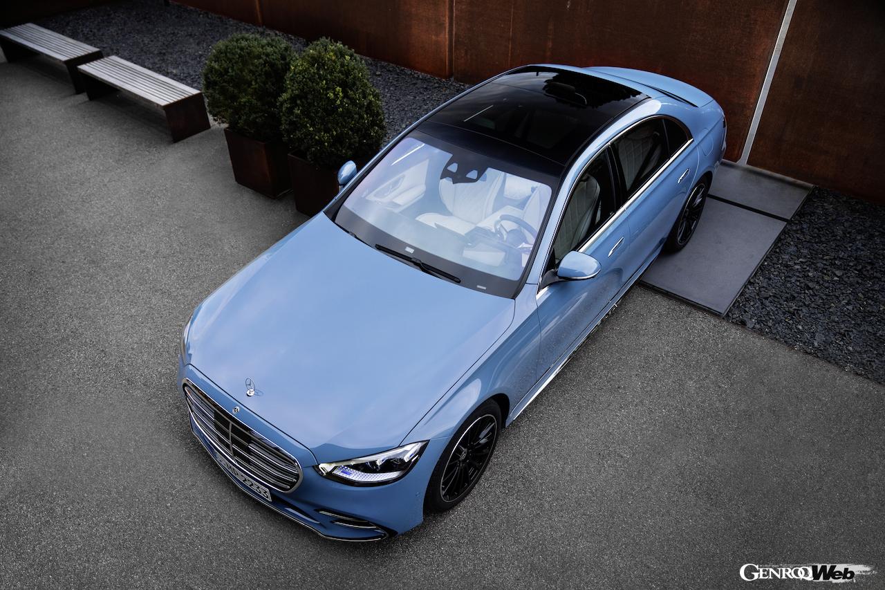 メルセデス・ベンツ S 580 eのマヌファクトゥーア仕様。俯瞰目ビュー