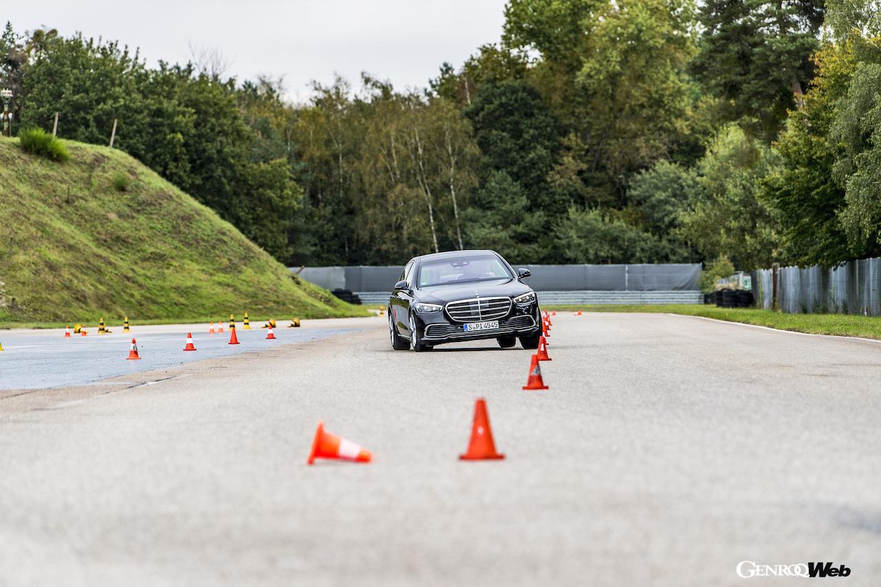 メルセデス・ベンツ S 680 ガード 4マティックのフロントビュー