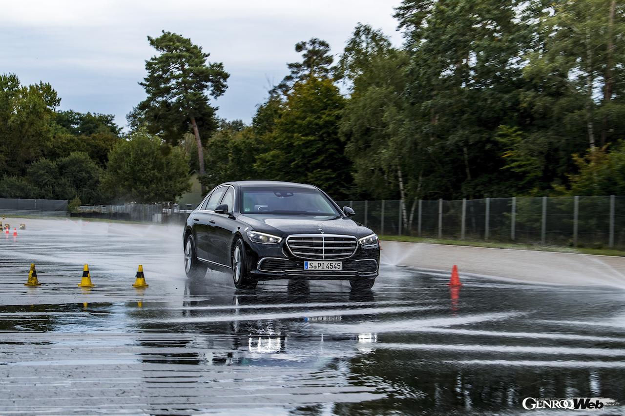 メルセデス・ベンツ S 680 ガード 4マティックのフロントビュー