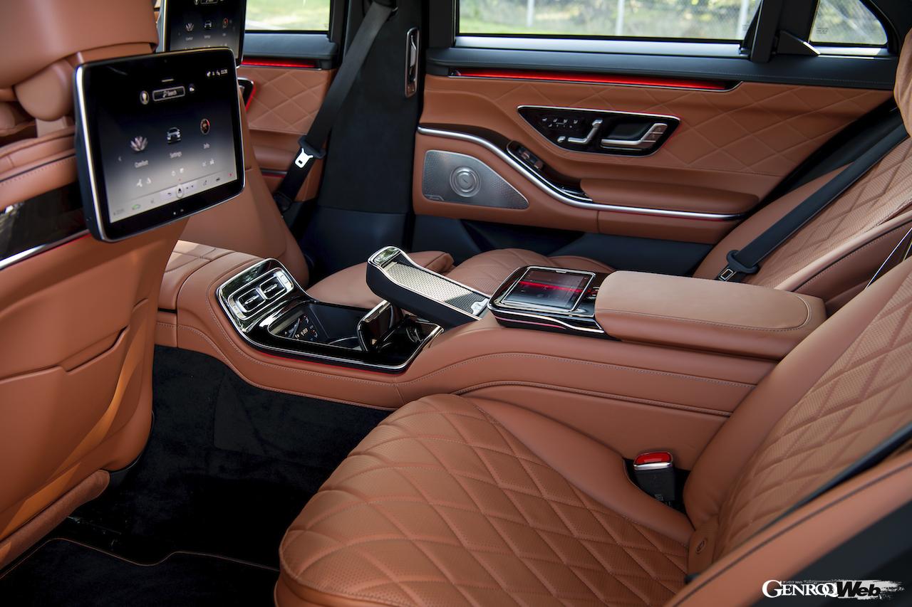 メルセデス・ベンツ S 680 ガード 4マティックのリヤシート