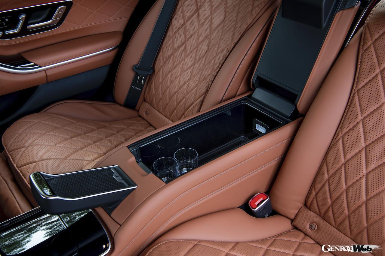 メルセデス・ベンツ S 680 ガード 4マティックのリヤシートアームレスト