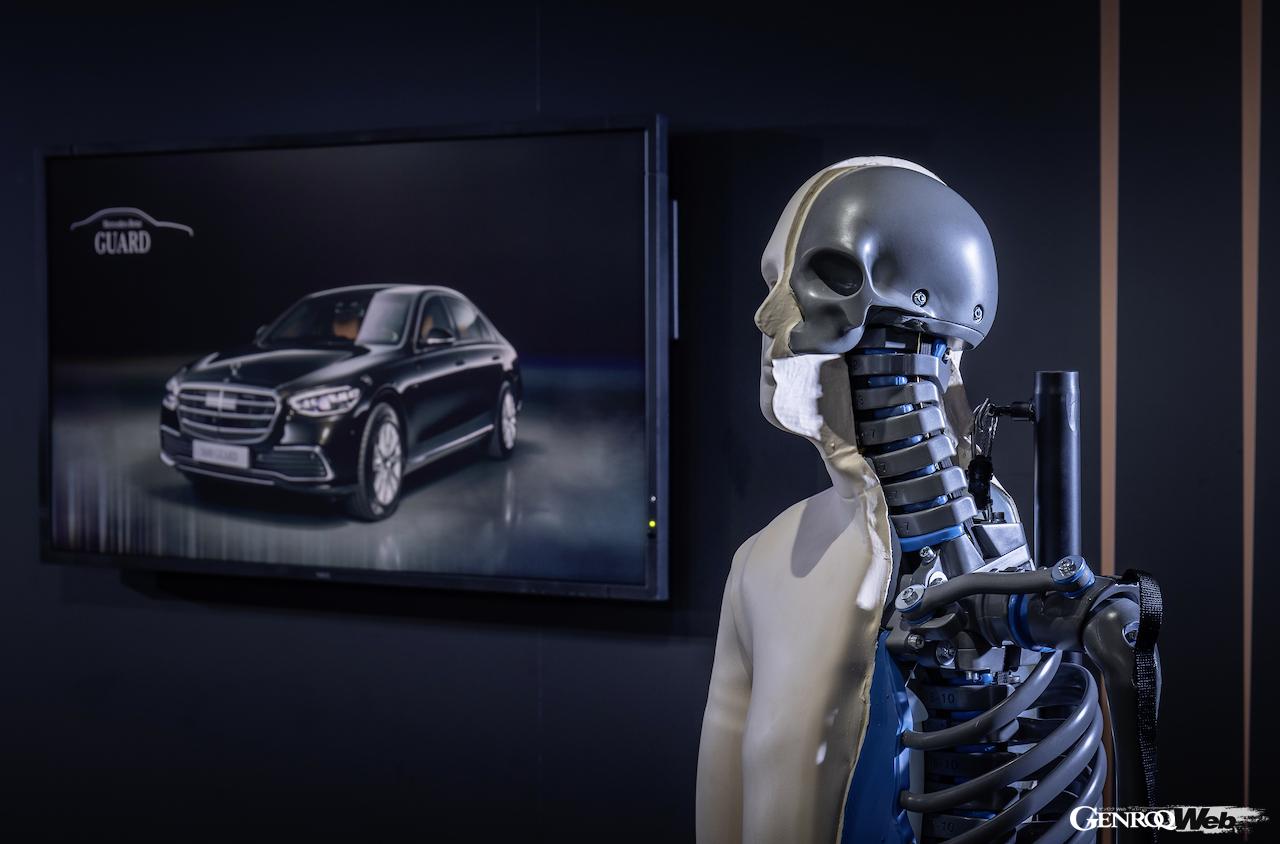 メルセデス・ベンツ S 680 ガード 4マティックの性能試験に使用したダミー人形