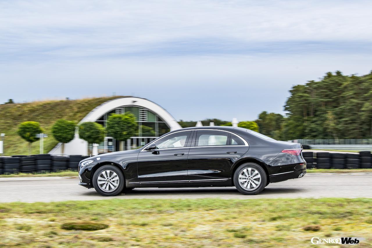 メルセデス・ベンツ S 680 ガード 4マティックのサイドビュー