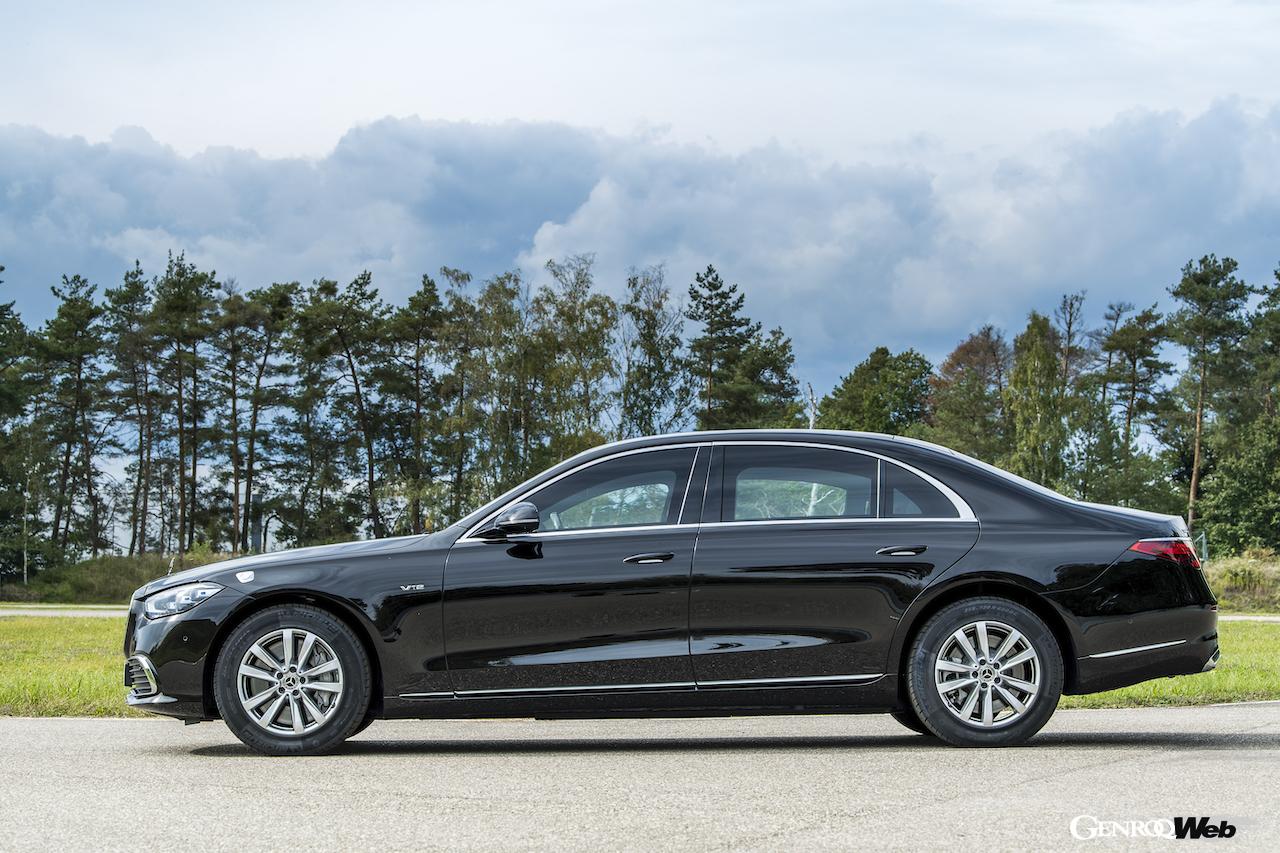 メルセデス・ベンツ S 680 ガード 4マティックのサイドビュー