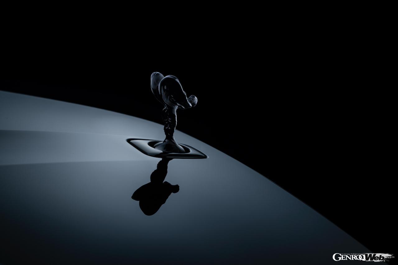 ロールス・ロイス ゴースト ブラック・バッジ仕様のスピリット オブ エクスタシー