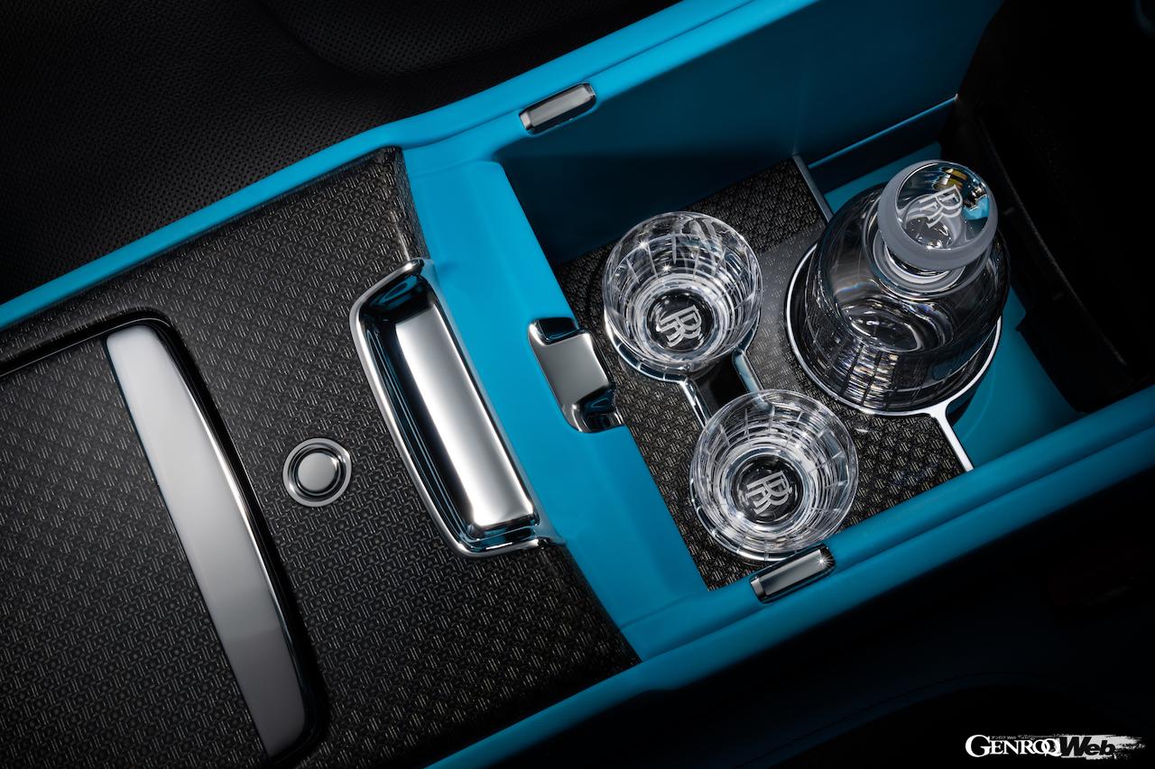 ロールス・ロイス ゴースト ブラック・バッジ仕様のリヤシート用コンパートメント