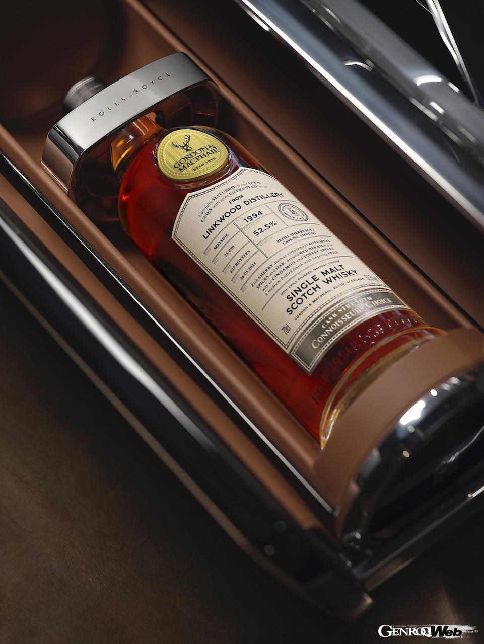 ロールス・ロイスがリリースしたウイスキー＆シガー用チェスト、Cellarette（セラレット）。ボトル収納部