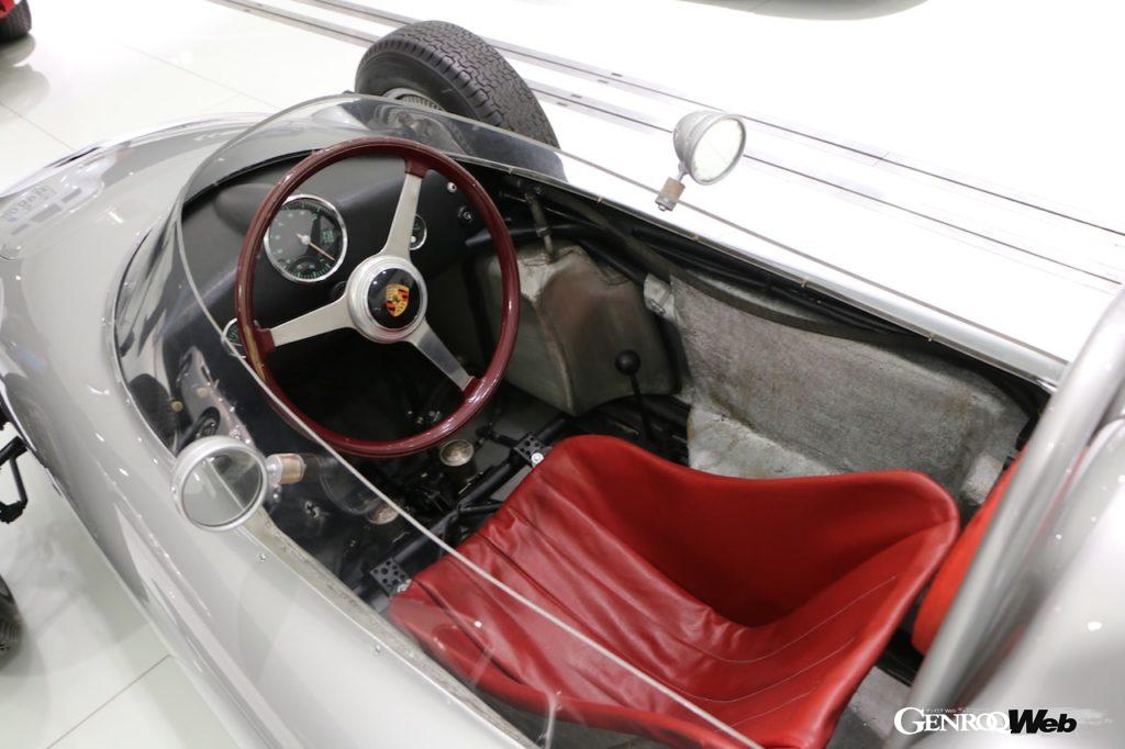 ポルシェ 718 F2 Type547のコクピット