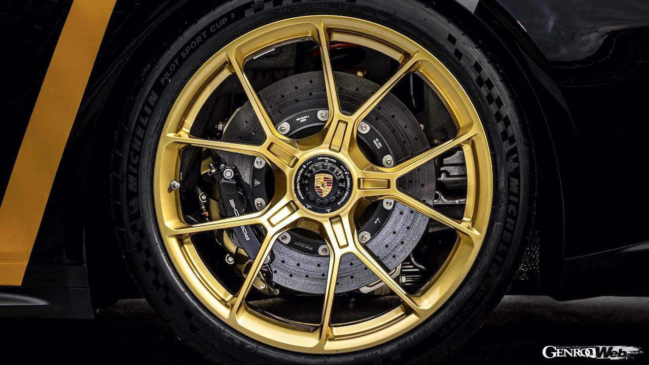 1985年ル・マン24時間優勝車「ポルシェ 956」を完全再現した、パオロ・バリッラの911 GT3