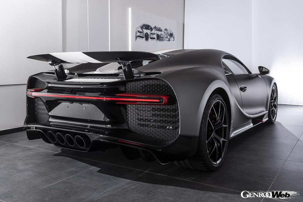 ブガッティ シロン スポーツ “レ・レジェンド・デュ・シエル”のリヤビュー