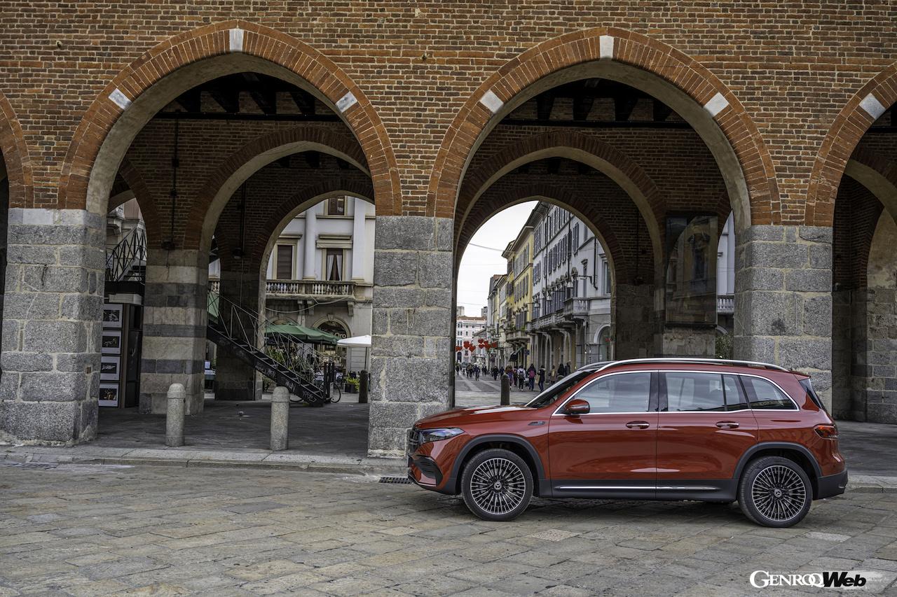 メルセデス・ベンツ EQB 350 4マティックのサイドビュー