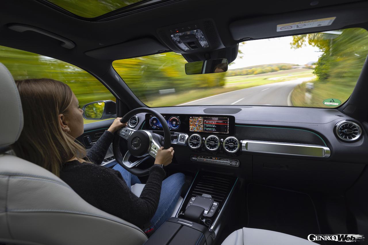 メルセデス・ベンツ EQB 300 4マティックのコクピット