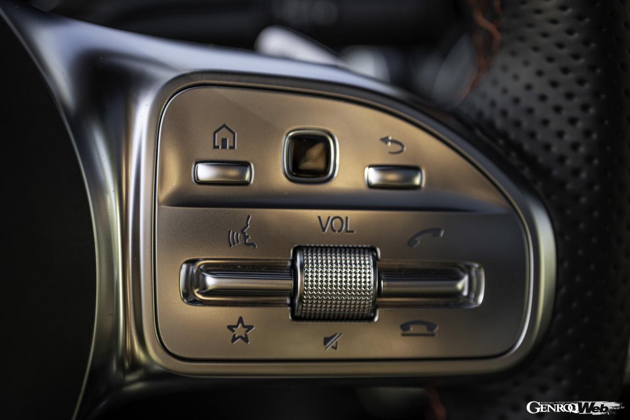 メルセデス・ベンツ EQB 350 4マティックのステアリングスイッチ