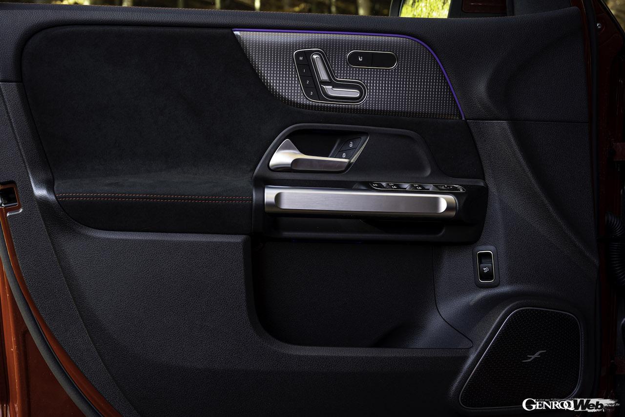 メルセデス・ベンツ EQB 350 4マティックのドアトリム