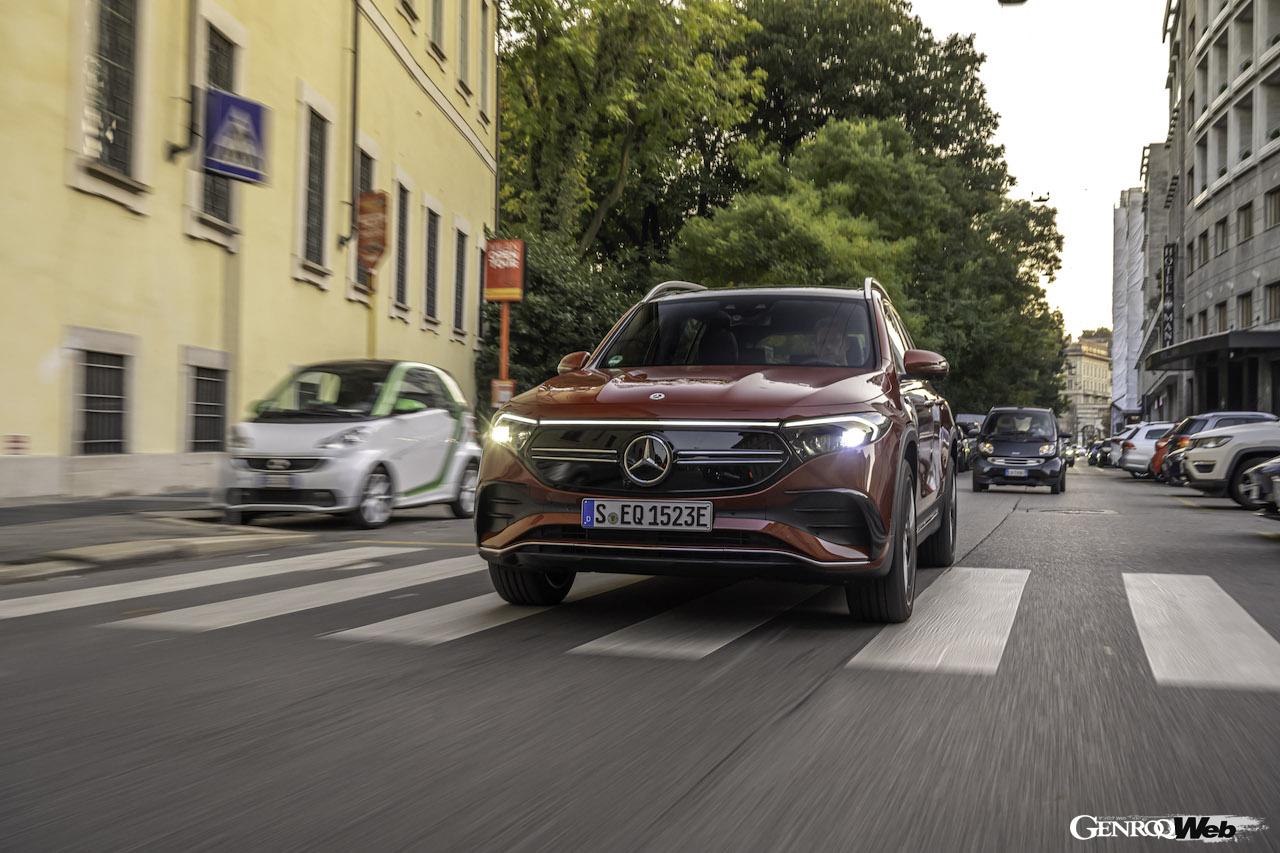 メルセデス・ベンツ EQB 350 4マティックのフロントビュー