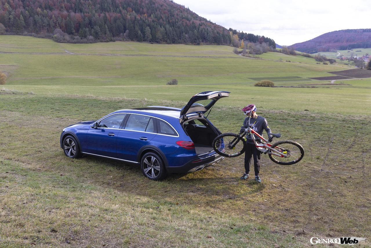 メルセデス・ベンツ C 200 4マティック オールテレインのリヤビュー