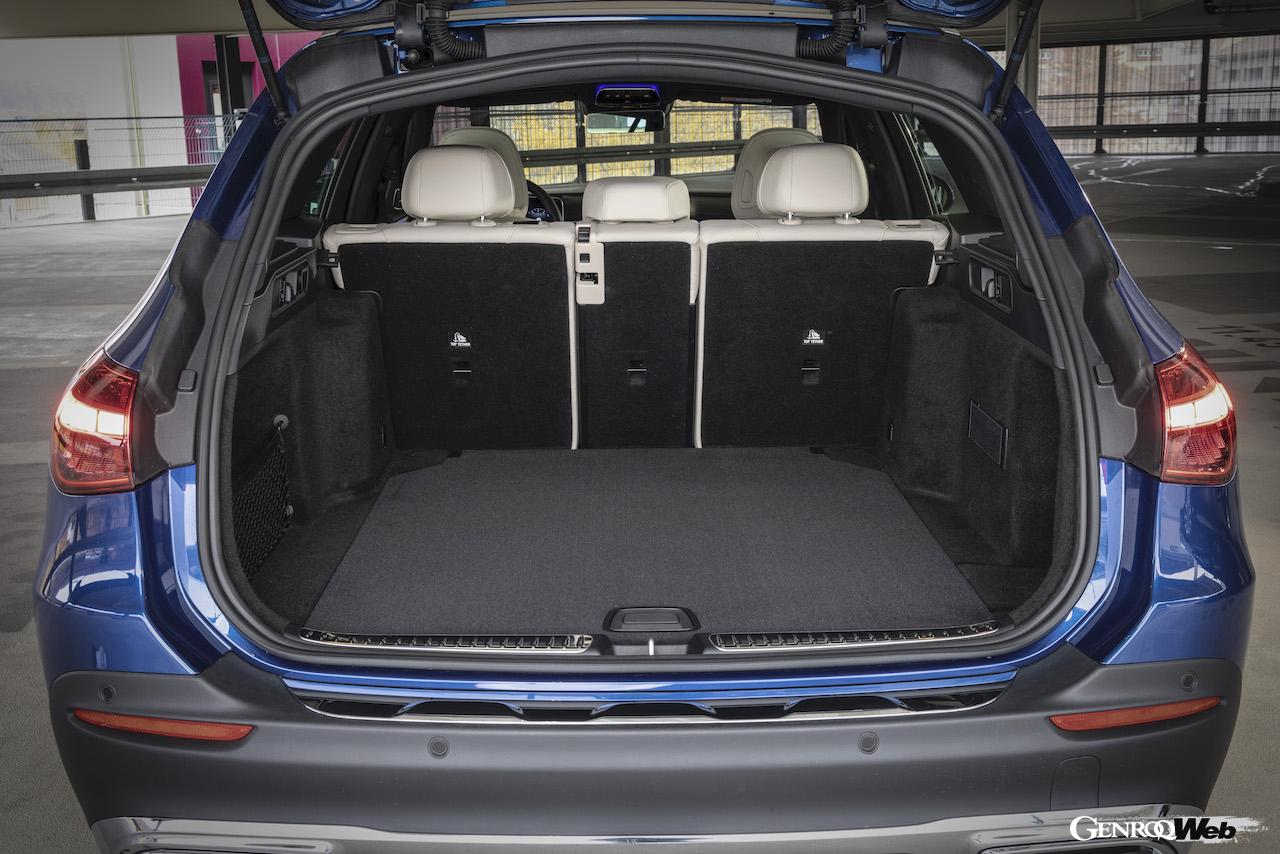 メルセデス・ベンツ C2 00 4マティック オールテレインのラゲッジコンパートメント