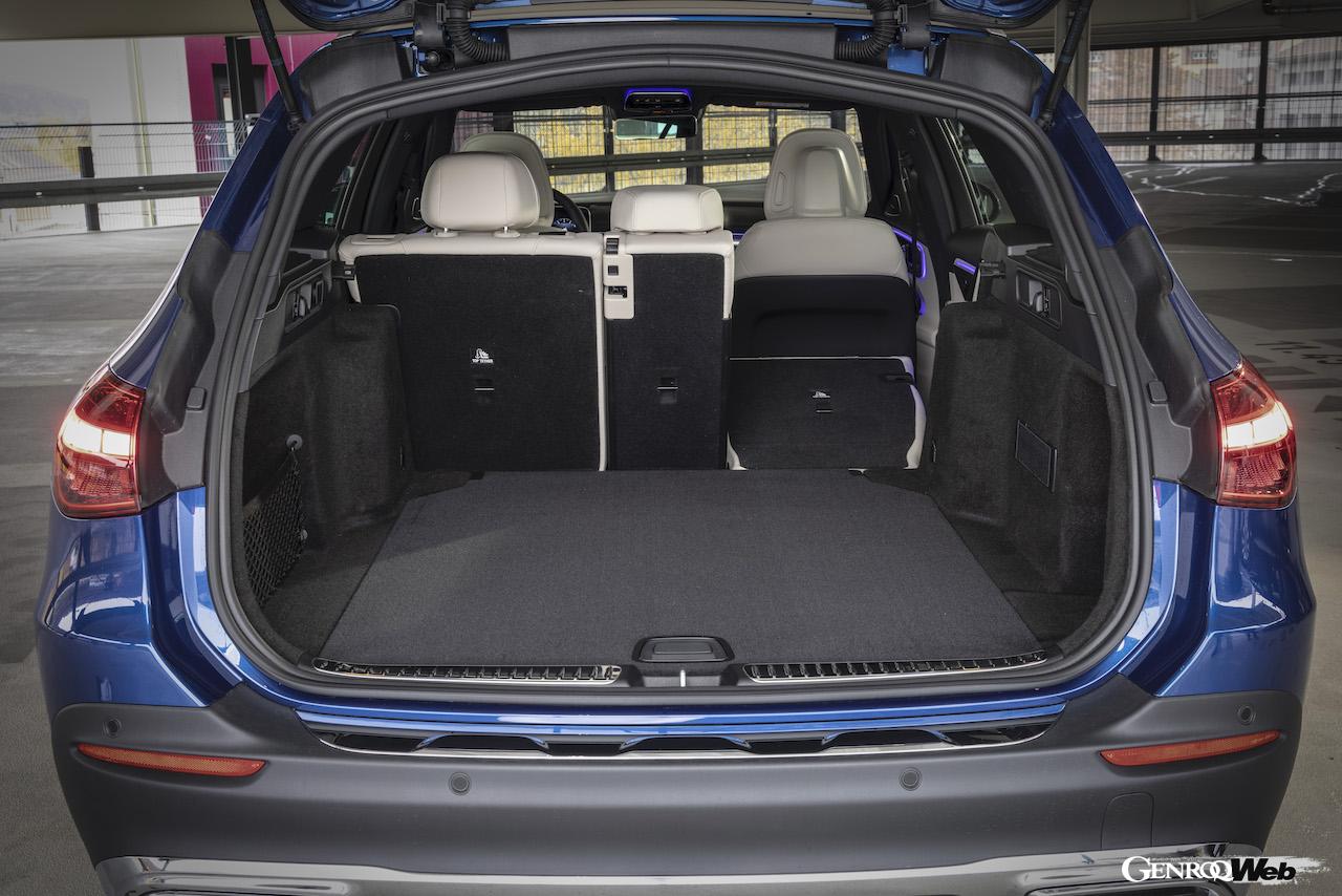 メルセデス・ベンツ C2 00 4マティック オールテレインのラゲッジコンパートメント