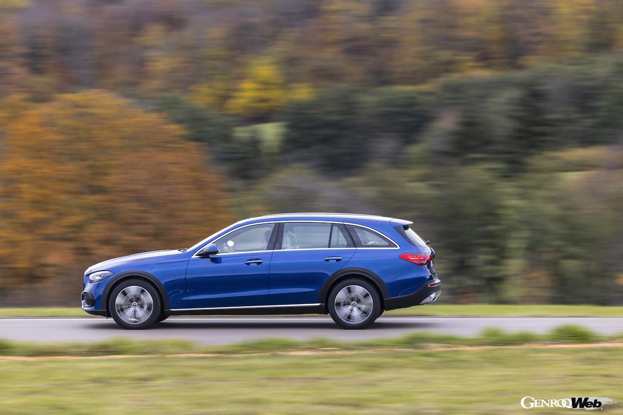 メルセデス・ベンツ C 200 4マティック オールテレインのサイドビュー