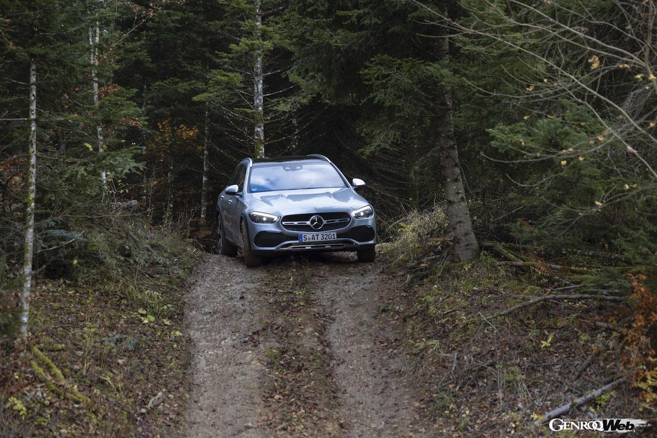 メルセデス・ベンツ C 220 d 4マティック オールテレインのフロントドビュー