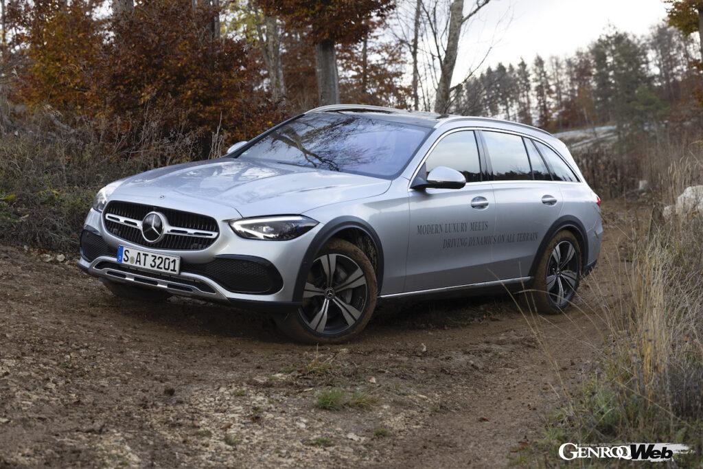 メルセデス・ベンツ C220d 4マティック オールテレインのフロントビュー