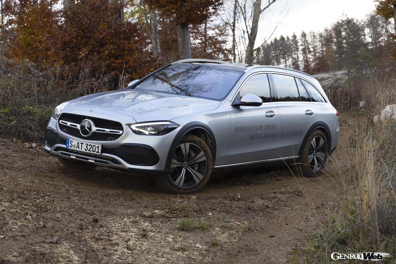 メルセデス・ベンツ C 220 d 4マティック オールテレインのフロントビュー