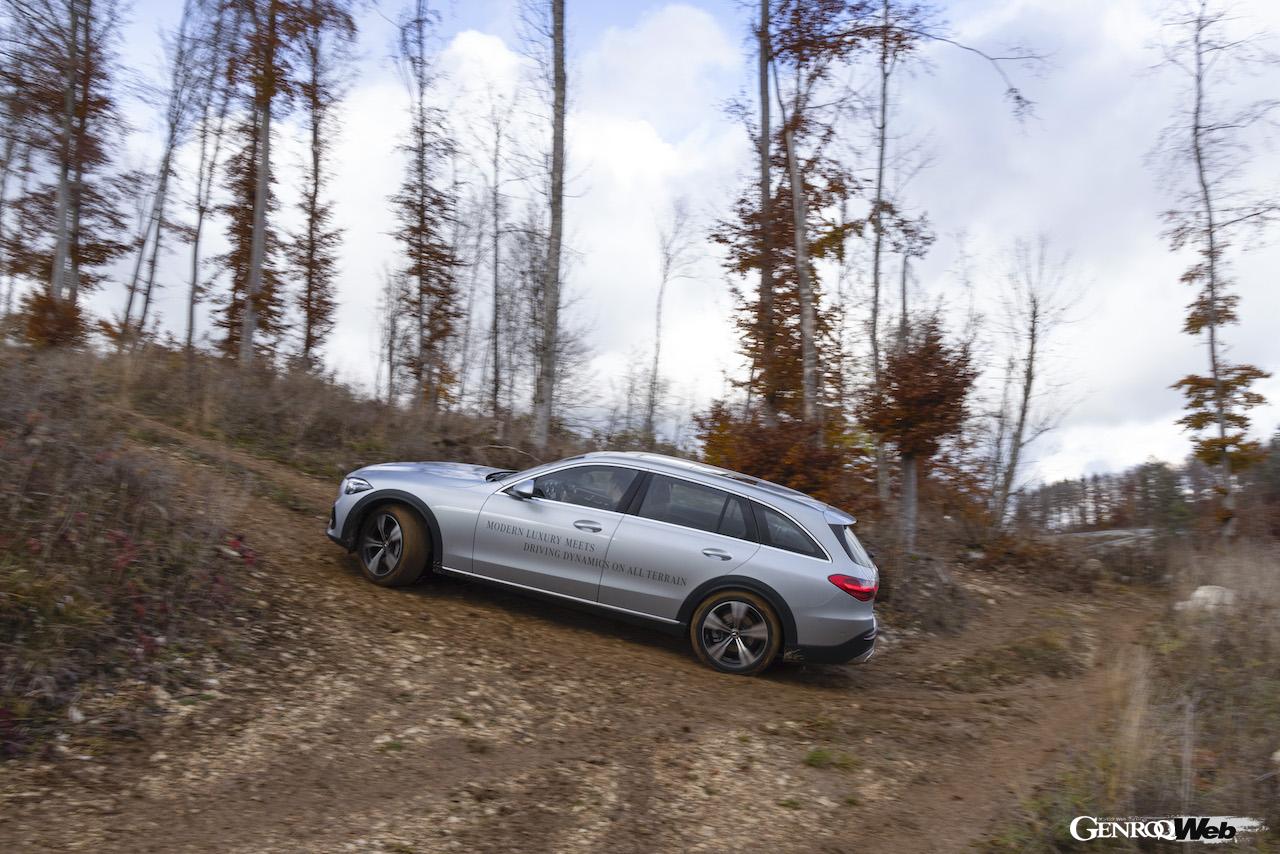 メルセデス・ベンツ C 220 d 4マティック オールテレインのサイドビュー