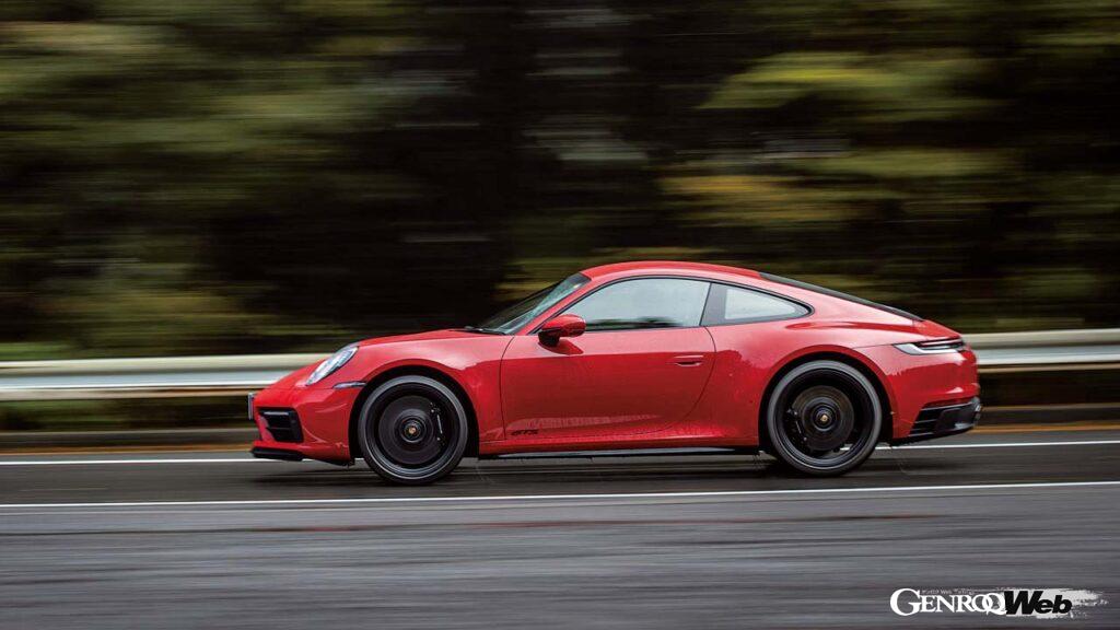 ポルシェ911 カレラGTSの走行シーン。