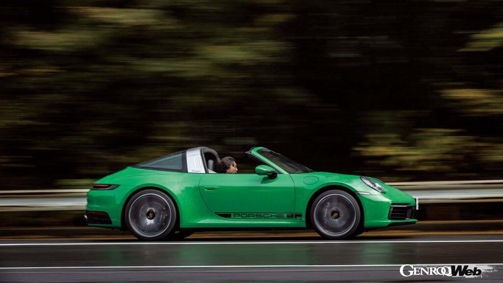 ポルシェ911 タルガ4の走行シーン