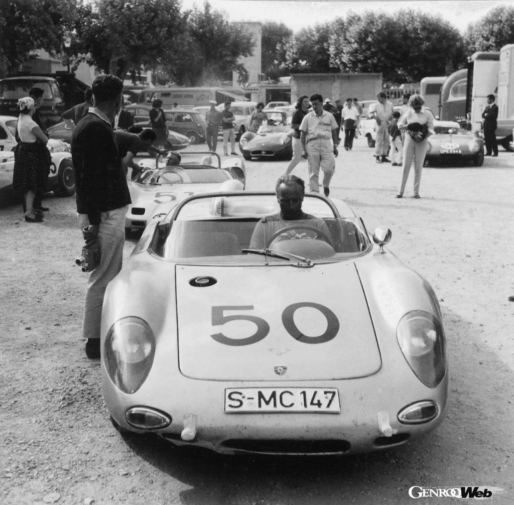 ポルシェ 718 W-RS スパイダーのレースシーン