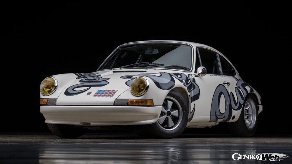 シンプルな911S のボディに大胆なタイポグラフィを描いたのは、カリフォルニアを拠点に活躍するオーナメンタル・コニファーだ。