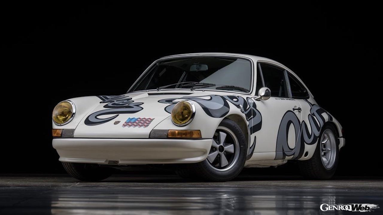 シンプルな911S のボディに大胆なタイポグラフィを描いたのは、カリフォルニアを拠点に活躍するオーナメンタル・コニファーだ。