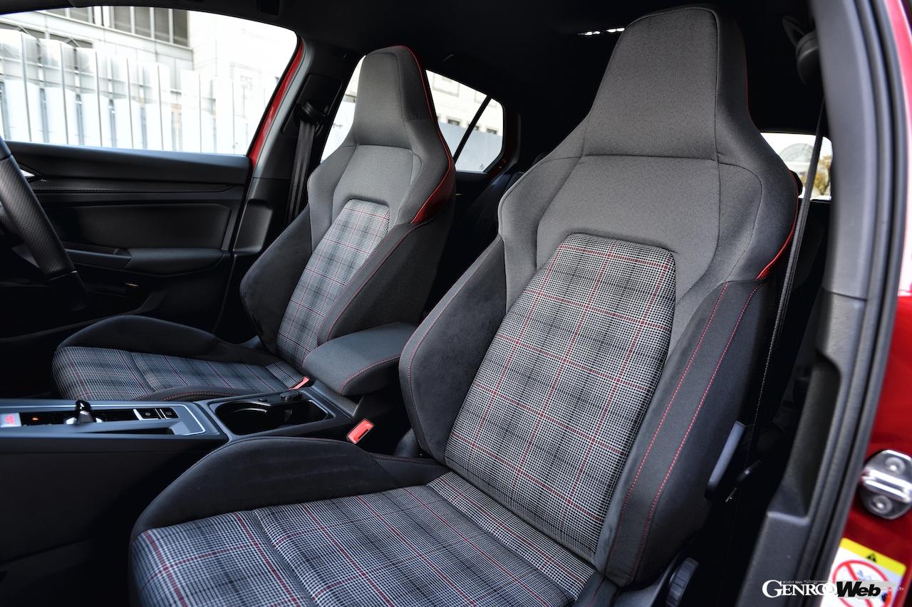 新型ゴルフGTIのシート