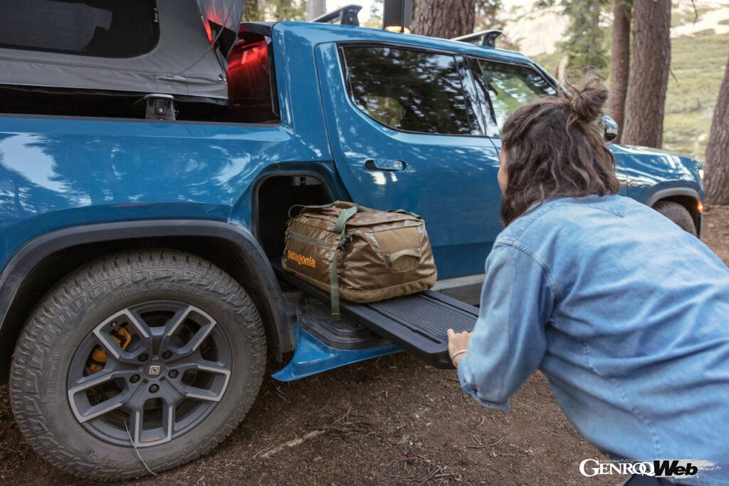 リヴィアン R1Tのキャビン後方収納スペース