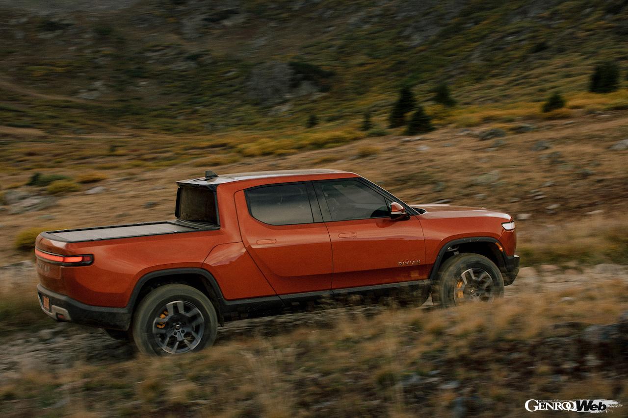 リヴィアン R1Tのサイドビュー